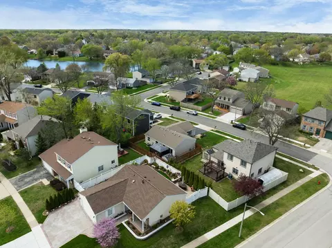 View/Area - 5045 Rochester Dr, Hoffman Estates, IL 60010 photo 2 of 5