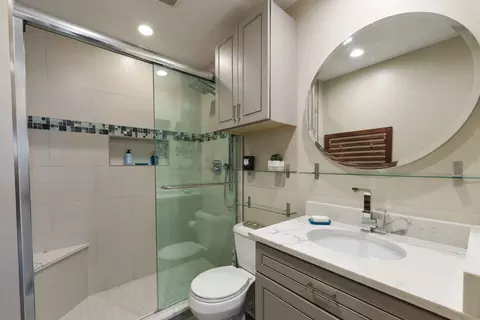 Bath - 5045 Rochester Dr, Hoffman Estates, IL 60010 photo 2 of 2
