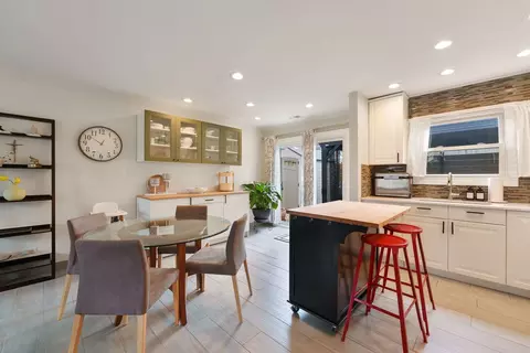 Kitchen - 5045 Rochester Dr, Hoffman Estates, IL 60010 photo 5 of 5