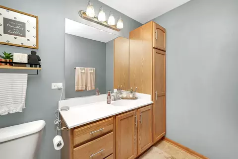Bath - 1944 Waters Edge Dr, Minooka, IL 60447 photo 4 of 4