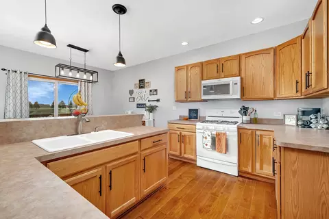 Kitchen - 1944 Waters Edge Dr, Minooka, IL 60447 photo 1 of 4