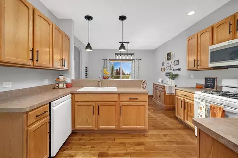 Kitchen - 1944 Waters Edge Dr, Minooka, IL 60447 photo 2 of 4