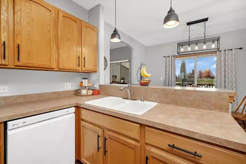 Kitchen - 1944 Waters Edge Dr, Minooka, IL 60447 photo 3 of 4