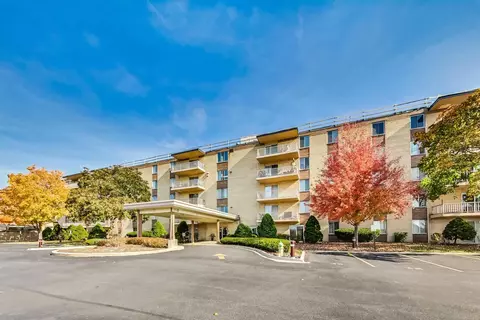 110 W Butterfield Rd #307S, Elmhurst, IL 60126
