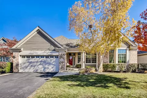 410 Course Dr, Lake In The Hills, IL 60156