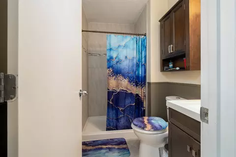 Bath - 105 Nottingham Chase, Normal, IL 61761 photo 2 of 2