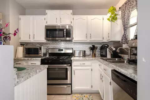 Kitchen - 105 Nottingham Chase, Normal, IL 61761 photo 1 of 2