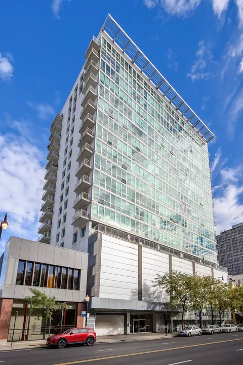 1845 S Michigan Ave #1006, Chicago, IL 60616