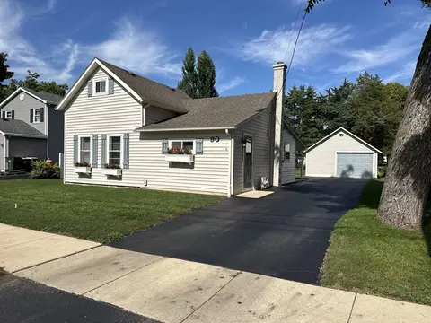 90 Polk St, Oswego, IL 60543