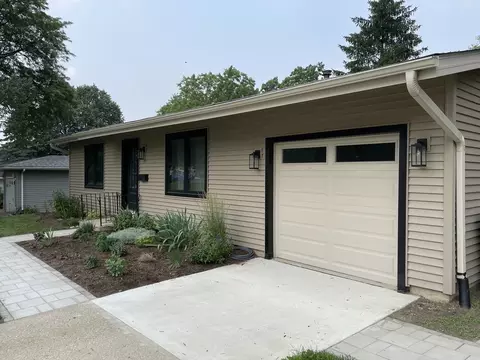 Exterior - 1102 Hanley St, Mchenry, IL 60050 photo 2 of 3