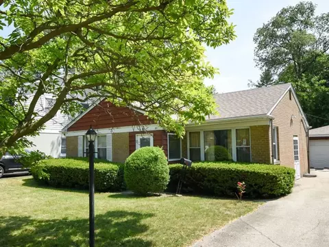 25 Indian Dr, Clarendon Hills, IL 60514