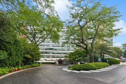 1616 Sheridan Rd #3B, Wilmette, IL 60091