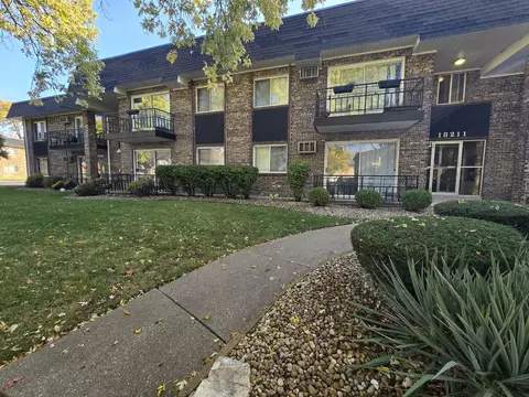 18211 Hart Dr #6A, Homewood, IL 60430