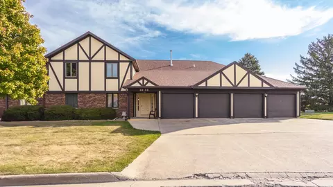 40 Crystal Ct #D2, Pontiac, IL 61764