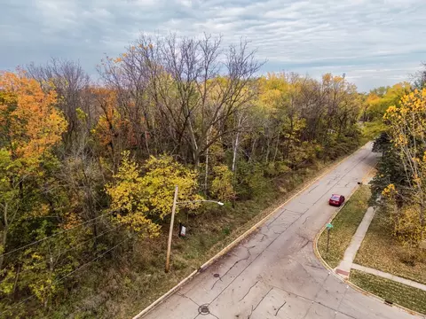 108 Arrowhead Dr, Algonquin, IL 60102