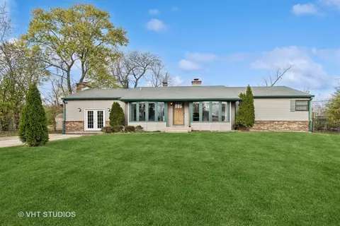 905 Jenkisson Ave, Lake Bluff, IL 60044