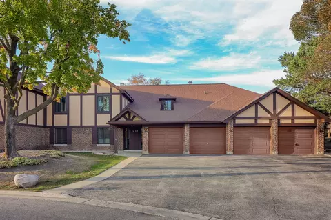 1657 Dover Ct #D, Wheaton, IL 60189