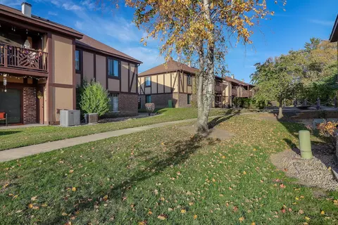 1657 Dover Ct #D, Wheaton, IL 60189 photo 14