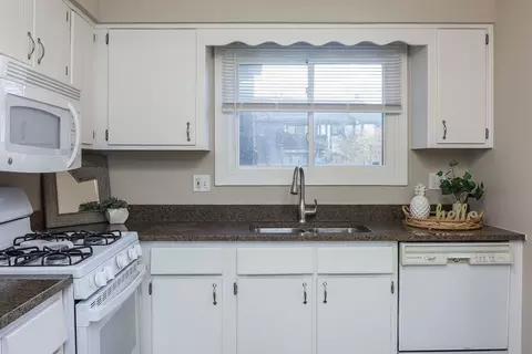 1657 Dover Ct #D, Wheaton, IL 60189 photo 6