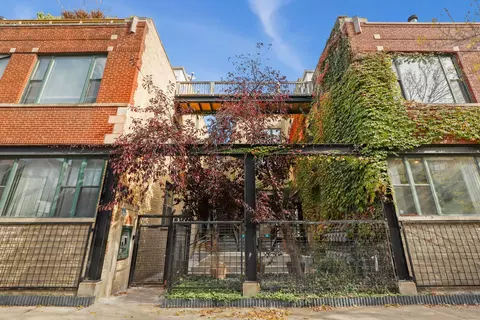 2943 N Lincoln Ave #206, Chicago, IL 60657