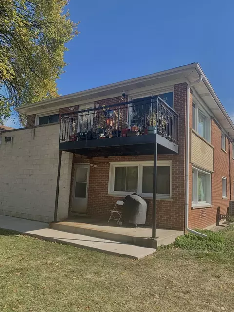 431 E Green Oaks Ct, Addison, IL 60101