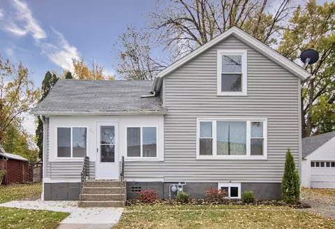 704 W Park St, Harvard, IL 60033