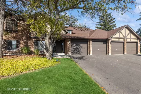 885 Farnham Ln #B, Wheaton, IL 60189