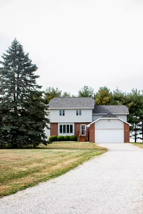 1090 N Cr 1600 E, Villa Grove, IL 61956