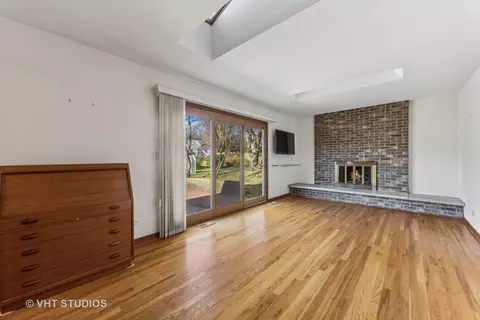 Living - 1470 Mccormick Pl, Wheaton, IL 60189 photo 3 of 4