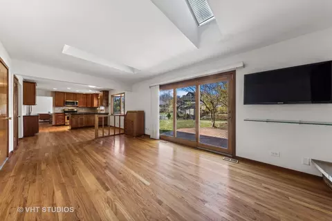 Living - 1470 Mccormick Pl, Wheaton, IL 60189 photo 4 of 4