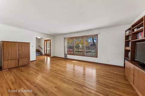 Living - 1470 Mccormick Pl, Wheaton, IL 60189 photo 1 of 4