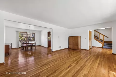 Living - 1470 Mccormick Pl, Wheaton, IL 60189 photo 2 of 4