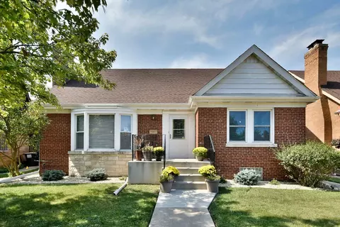 7926 W Cortland St, Elmwood Park, IL 60707