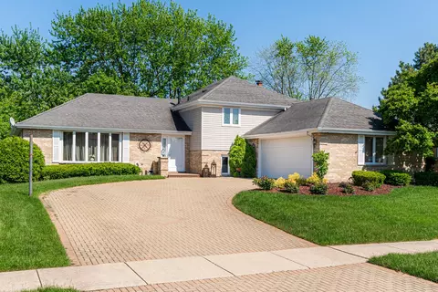 12825 S Newport Dr, Palos Park, IL 60464