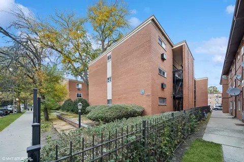 1630 W Estes Ave #101, Chicago, IL 60626