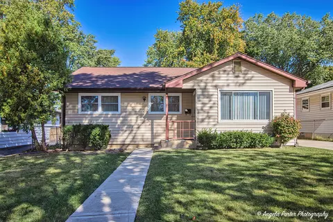 426 Fairhaven Ln, Mundelein, IL 60060