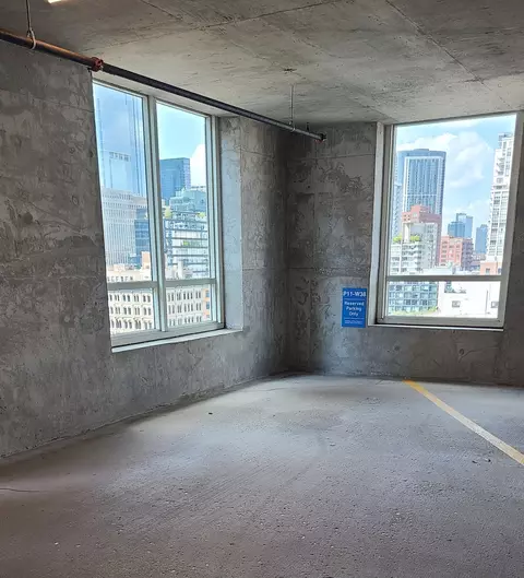 33 W Ontario St #P11-W38, Chicago, IL 60654