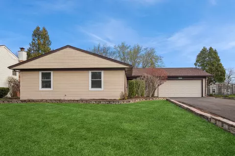 1330 Chalfont Dr, Schaumburg, IL 60194