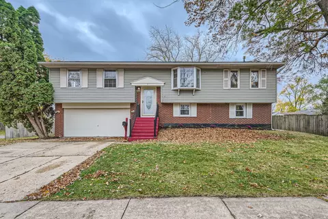 303 Audubon Rd, Streamwood, IL 60107