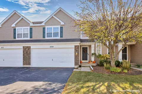 209 Mistwood Ln, Crystal Lake, IL 60014
