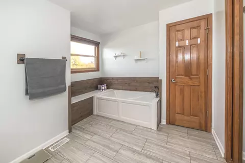 Bath - 24833 Burdick Rd, Plainfield, IL 60585 photo 1 of 7