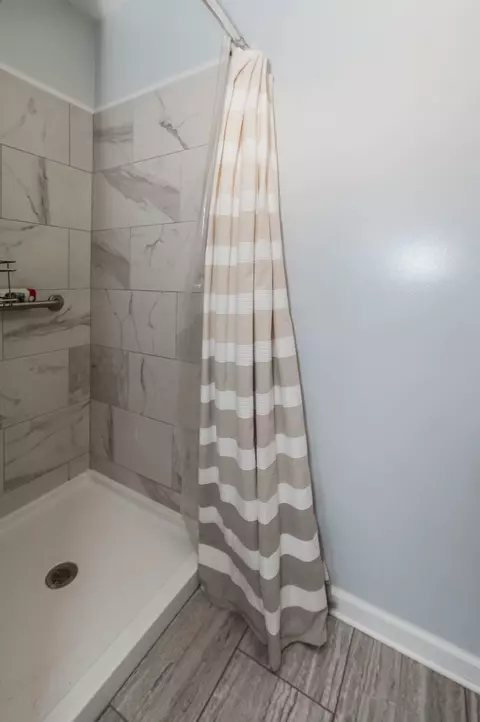 Bath - 24833 Burdick Rd, Plainfield, IL 60585 photo 5 of 7