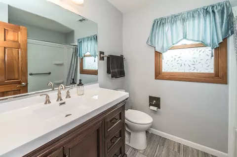 Bath - 24833 Burdick Rd, Plainfield, IL 60585 photo 6 of 7