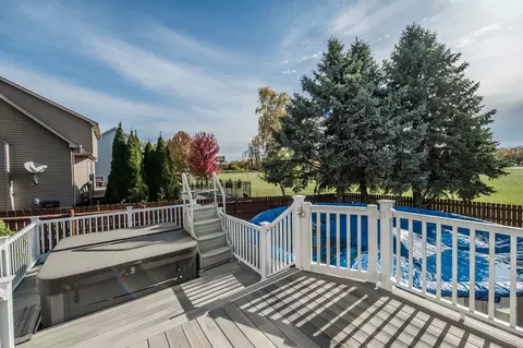 Exterior - 24833 Burdick Rd, Plainfield, IL 60585 photo 3 of 10
