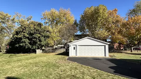 5514 Greenview Rd, Oakwood Hills, IL 60013 photo 2