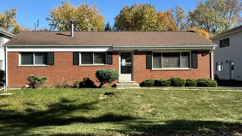 5514 Greenview Rd, Oakwood Hills, IL 60013