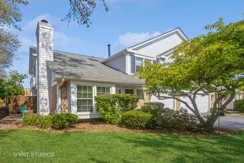 1717 Ardmore Ln, Wheaton, IL 60189