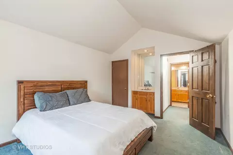 Bedroom - 1717 Ardmore Ln, Wheaton, IL 60189 photo 1 of 2