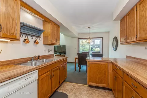 Kitchen - 1717 Ardmore Ln, Wheaton, IL 60189 photo 2 of 3