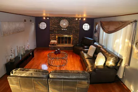 Living - 18455 Clyde Ave, Lansing, IL 60438 photo 3 of 3